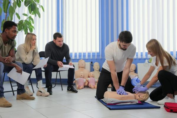 First Aid Course: Importance In Business And Home Life