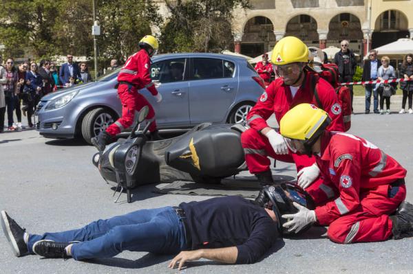 First Aid Training: Responding To A Car Crash As A First Aider