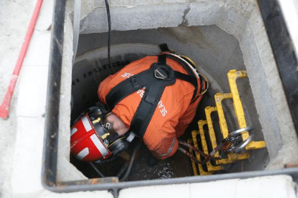 Learn about confined space rescues with a firefighting course