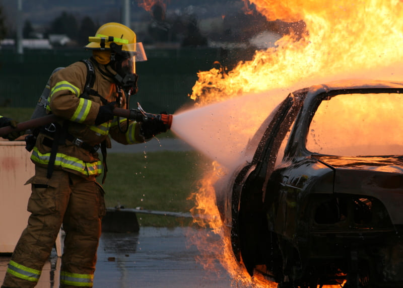 fire-fighting-course-firefigher - vehicle-fire