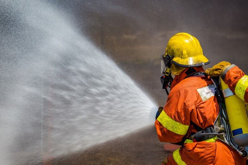 fire-fighting-course-spray