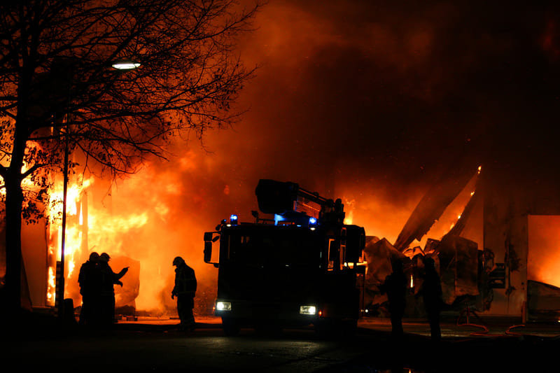 fire-fighting-training-fire-fighting-firemen-in-the-dark