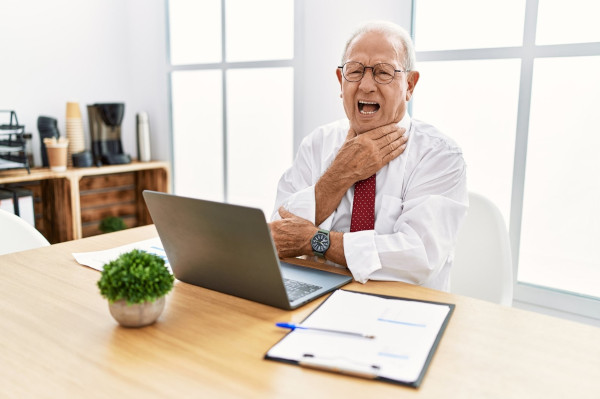 first-aid-course-elderly-man-choking