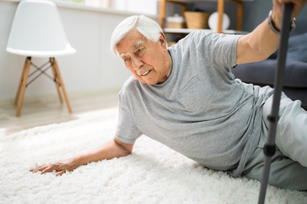 first-aid-course-elderly-man-fall-and-slip