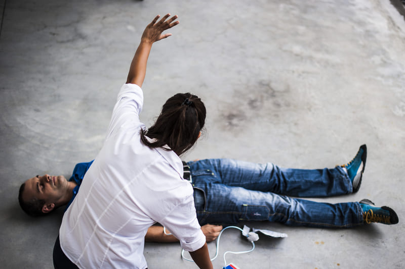 first-aid-course-people-assisting-an-unconscious-man-training
