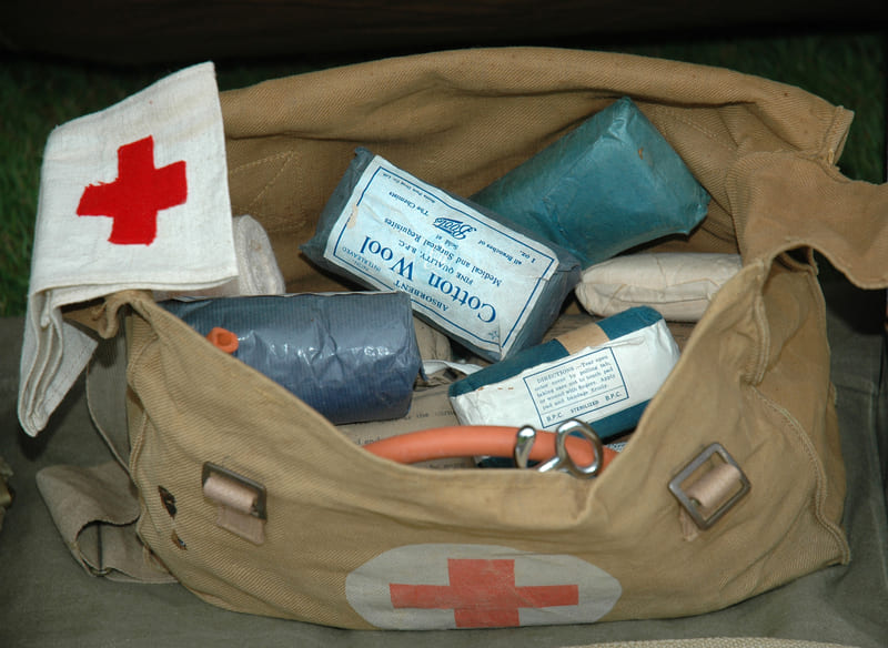 first-aid-training-army-first-aid-bag