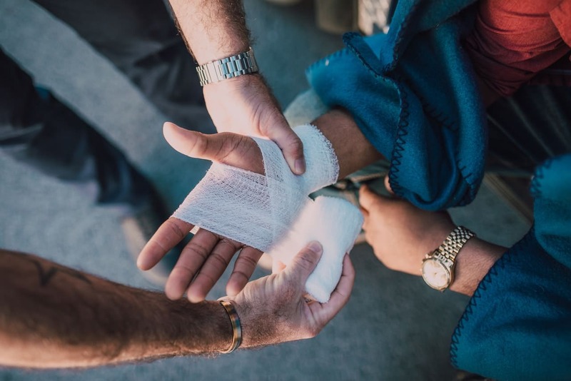 first-aid-training-bandaged-hand