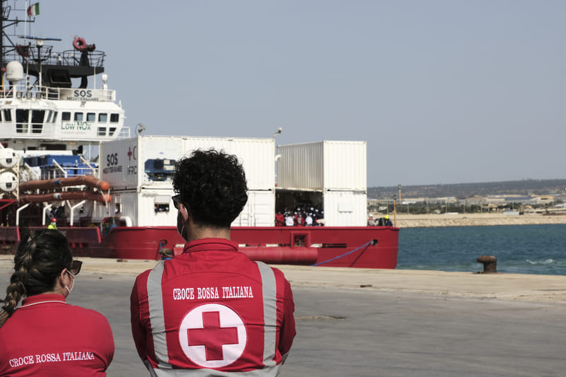 first-aid-training-rescue-ship