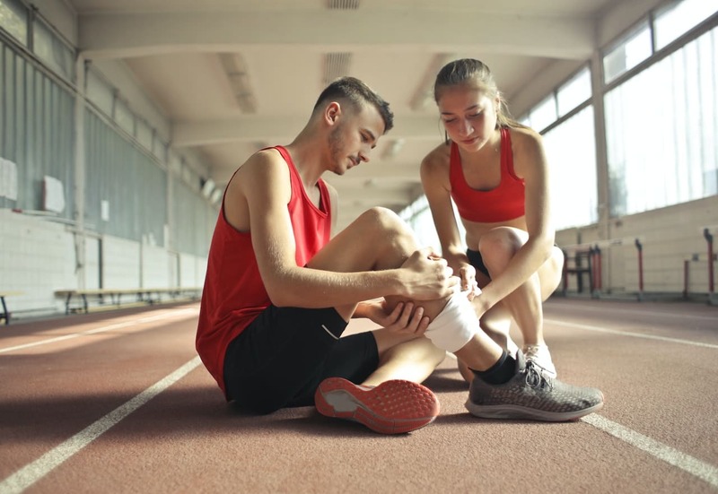 first-aid-training-tending-to-sports-injury