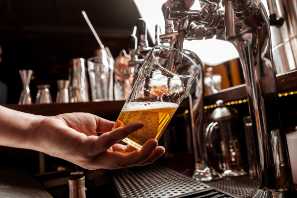 health-and-safety-course-pour-a-pint-of-beer-bartenders-hand-holds-glass-and-takes-drink-from-tap-189662227