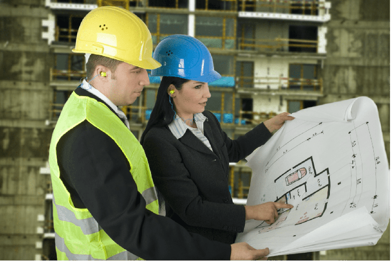 Health-and-safety-training-man-woman-hardhats-plans