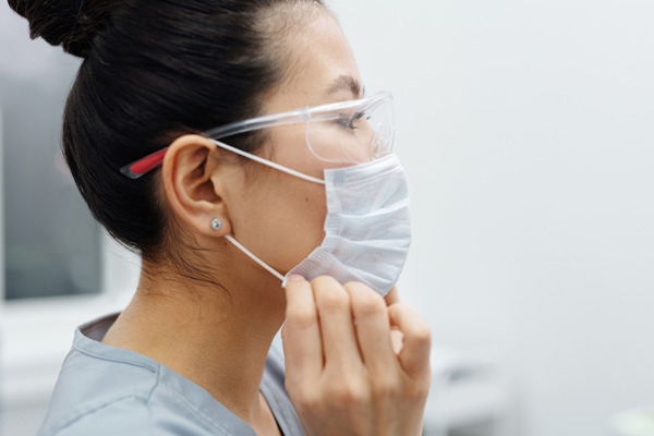 health-and-safety-training-nurse-mask-glasses