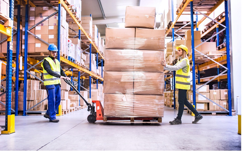 health-and-safety-training-stacked-boxes-forklift-min