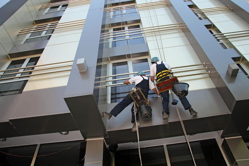 safety-officer-course-industrial-climbers-washing-facade