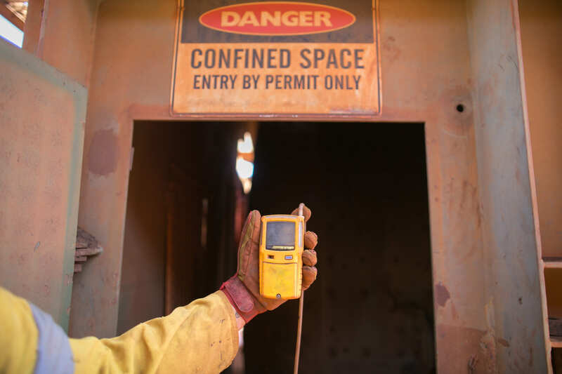 safety-officer-course-mining-worker-hand-gas-leak-detector