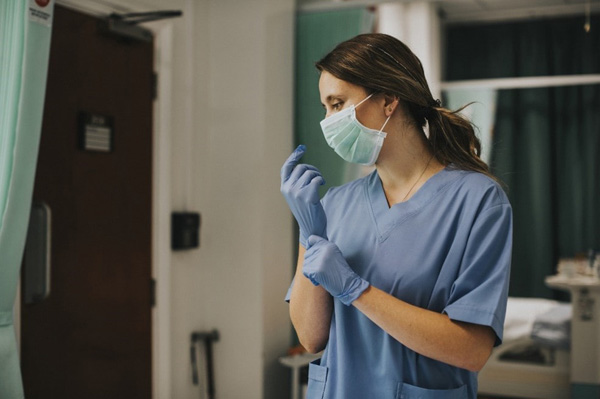 safety-officer-course-nurse-latex-gloves