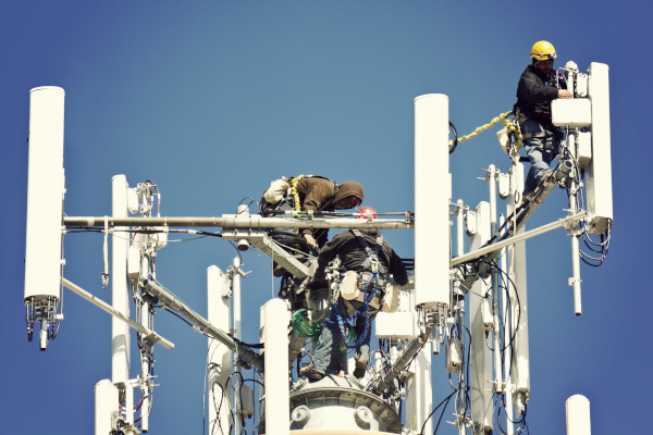 working-at-heights-training-crew-installing-antennas