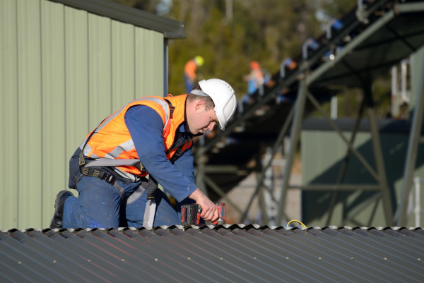 working-at-heights-training-man-on-roof