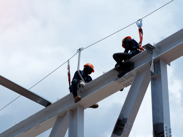 working-at-heights-training-men-working