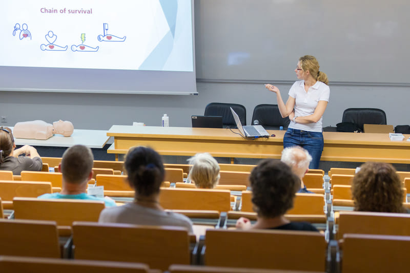 first-aid-course-instructor-teaching-first-aid-cardiopulmonary-resuscitation-workshop