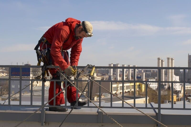 working-at-heights-training-man-on-roof