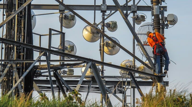working-at-heights-training-telecoms-worker