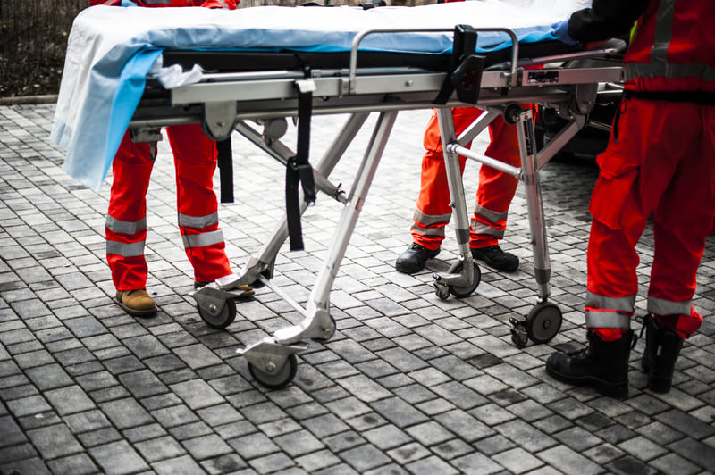 first-aid-training-emergency-operator-in-action
