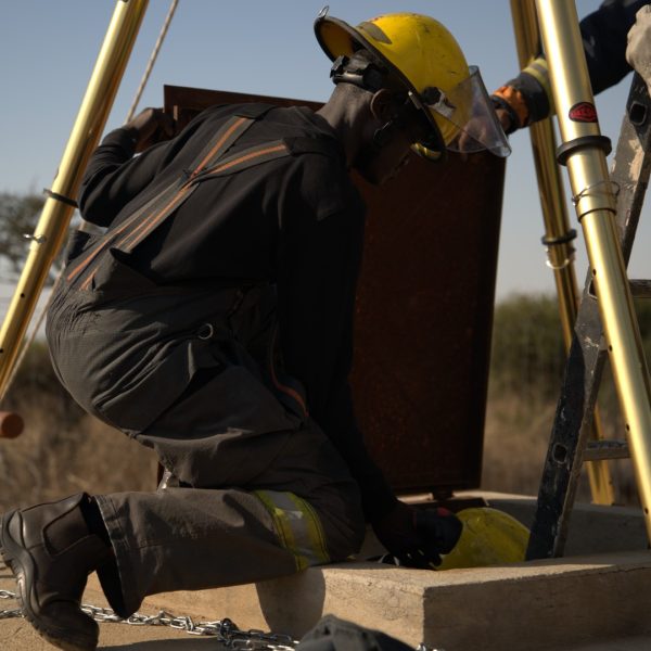 EMCARE Confined space entry (2)