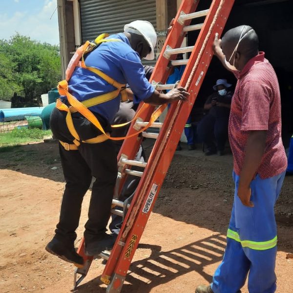 EMCARE Portable Ladder Course (3)