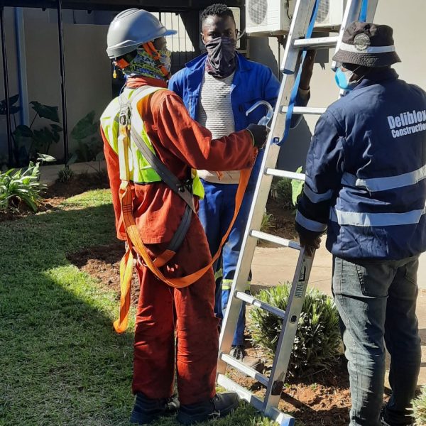 EMCARE Portable Ladder Course (5)