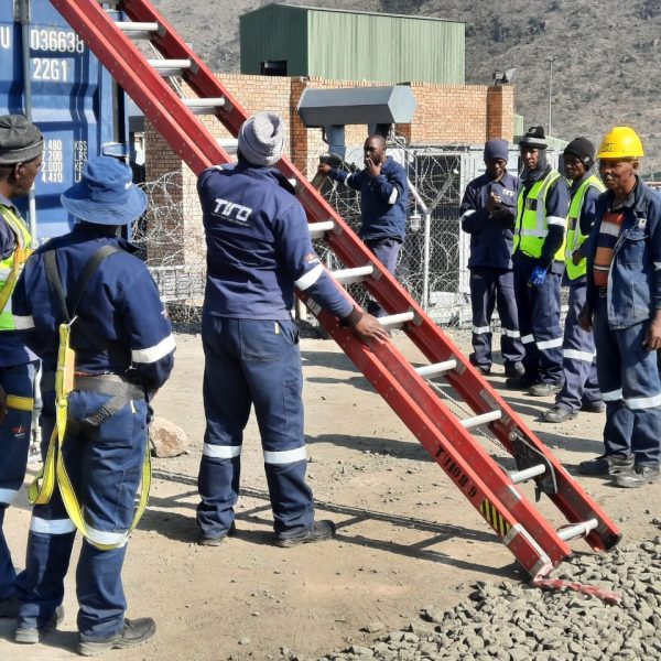 EMCARE Portable Ladder Course (6)